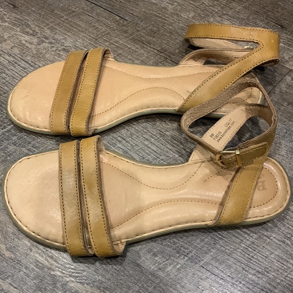 Born mai easy sandals leather strap ankle size 8 Tan - Picture 3 of 7